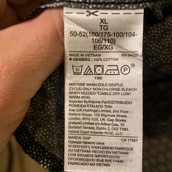 Men’s Gap Slim Fit Button Down Shirt / Size XL / Black with White Dots - Picture 3 of 4